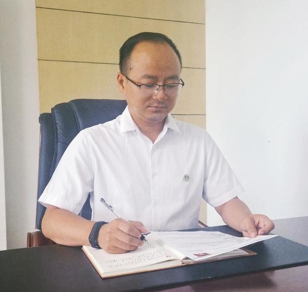 匠心書(shū)壯志，妙手繪華章